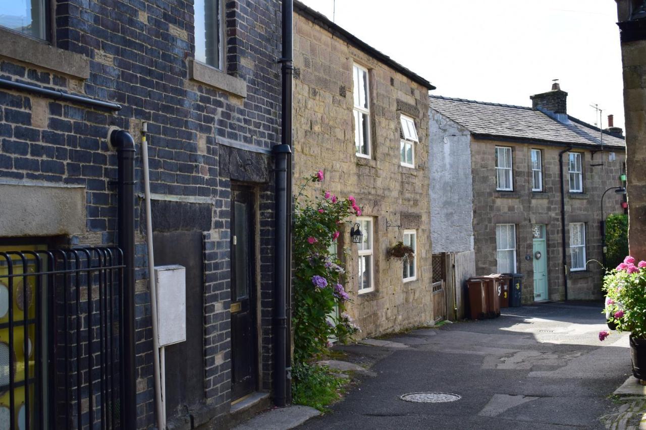 The Buxton Retreat A Luxurious 3-Storey Townhouse With Four Poster Bed And Double Jacuzzi Bath" Exterior photo