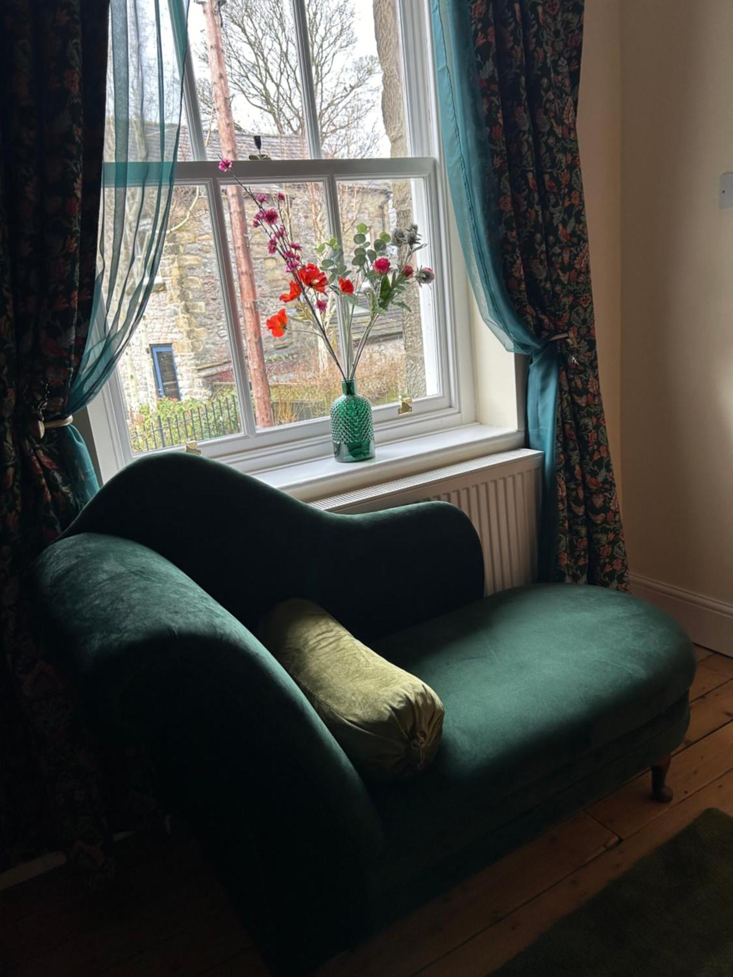 The Buxton Retreat A Luxurious 3-Storey Townhouse With Four Poster Bed And Double Jacuzzi Bath" Exterior photo